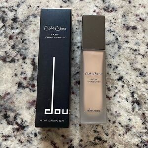 Doucce Caché Crème‎ Satin Foundation Color: NL1 (Neutral Undertone Light)
